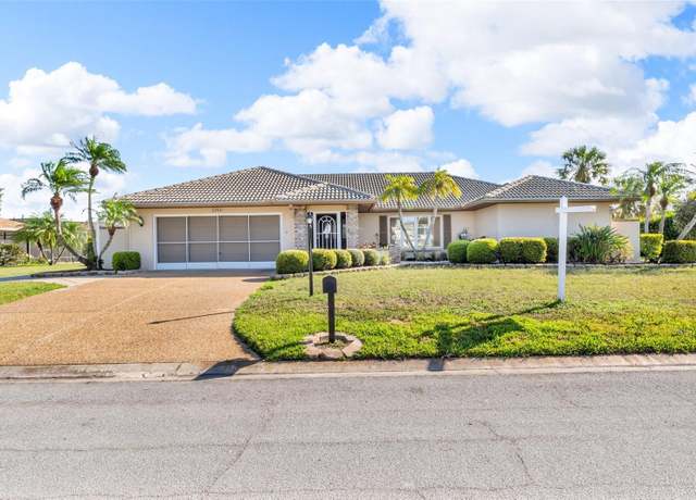 Property at 6994 Country Lakes Cir, Sarasota, FL 34243, 3 beds, 2 baths
