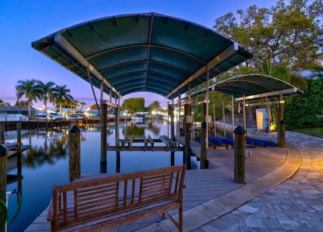 Property at 121 Holly Ave, Sarasota, FL 34243, 3 beds, 3 baths