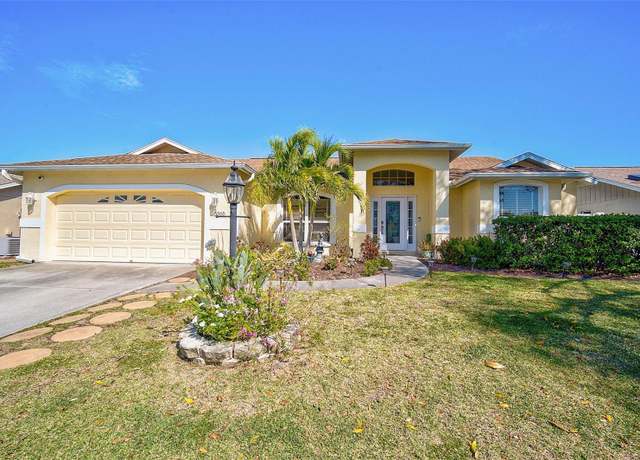 Property at 5565 Sweetwater Oak Dr, Sarasota, FL 34232, 3 beds, 2 baths
