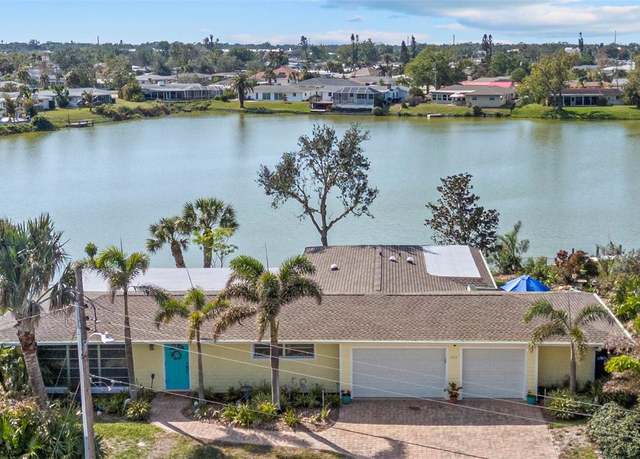 Property at 424 Shade Ter, Venice, FL 34293, 3 beds, 2 baths