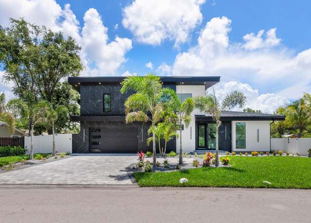 Property at 1323 Loma Linda Ct, Sarasota, FL 34239, 4 beds, 4.5 baths