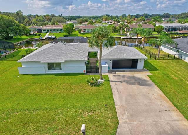 Property at 4 Cardwell Ct, Palm Coast, FL 32137, 3 beds, 2 baths