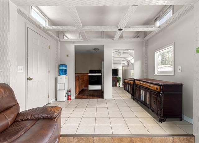 Property at 9175 SE 35th Ct, Ocala, FL 34480, 3 beds, 2 baths