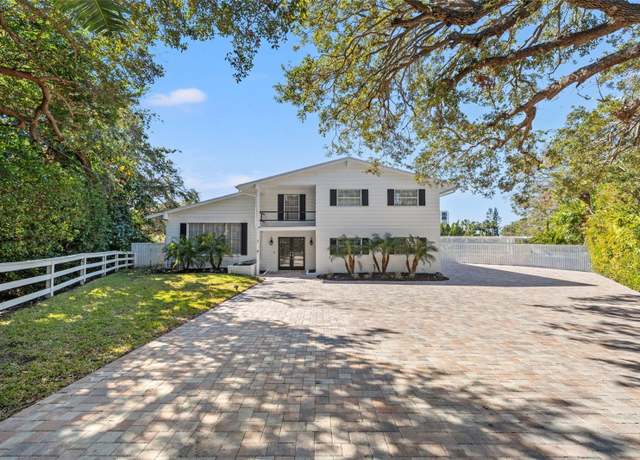 Property at 1 Gallinule Pl, Belleair, FL 33756, 5 beds, 3.5 baths