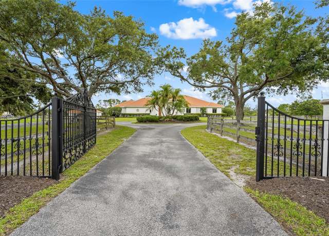 Property at 7025 Saddle Creek Cir, Sarasota, FL 34241, 6 beds, 3.5 baths