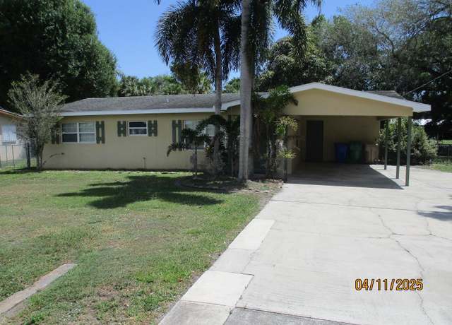 Property at 1107 SE 8th Ave, Okeechobee, FL 34974, 4 beds, 2 baths