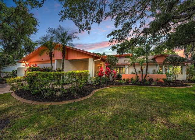 Property at 40 Pine Lake Dr, Oldsmar, FL 34677, 3 beds, 2.5 baths