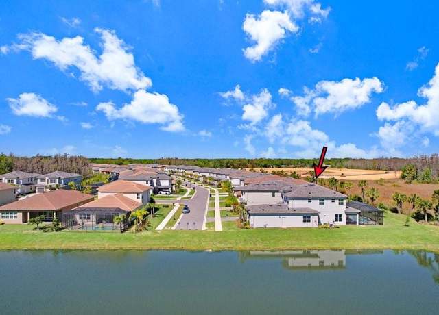 Property at 32423 Rosewood Meadow Ln, Wesley Chapel, FL 33543, 5 beds, 5 baths