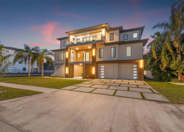 Property at 5964 Bayview Cir S, St Petersburg, FL 33707, 5 beds, 5 baths
