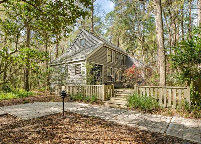 Property at 5228 SW 86th Ter, Gainesville, FL 32608, 2 beds, 2 baths