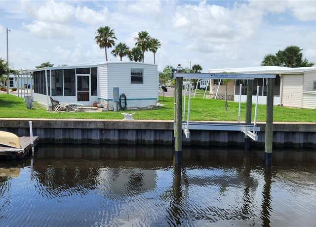 Property at 134 W Saint Annes Cir, Apollo Beach, FL 33572, 2 beds, 1 bath