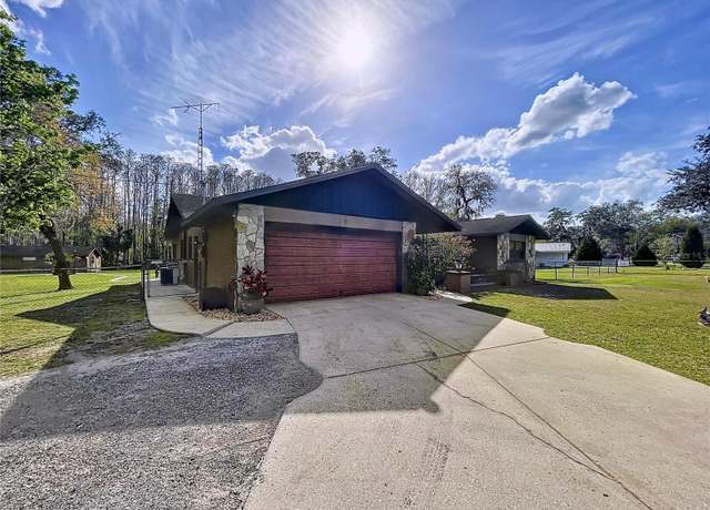 Property at 10044 Lakeview Dr, New Port Richey, FL 34654, 2 beds, 2 baths