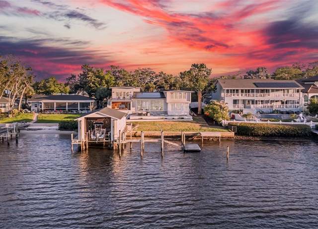 Property at 915 Bayshore Dr, Tarpon Springs, FL 34689, 4 beds, 4.5 baths