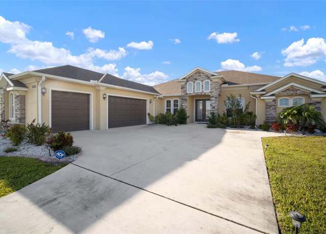 Property at 5325 San Remo Cir, Wimauma, FL 33598, 4 beds, 2.5 baths