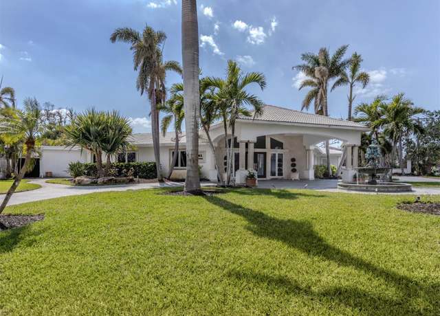Property at 701 Laguna Dr, Venice, FL 34285, 3 beds, 3.5 baths