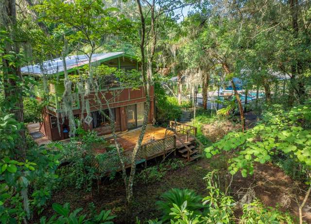 Property at 250 W West Lake Dr, Hawthorne, FL 32640, 3 beds, 4 baths