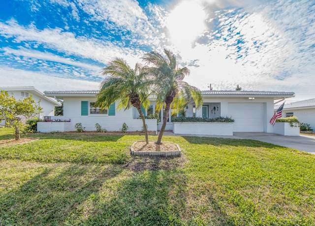 Property at 14052 89th Ave, Seminole, FL 33776, 2 beds, 2 baths