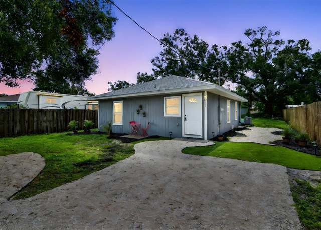 Property at 3611 19th St E, Bradenton, FL 34208, 3 beds, 2 baths