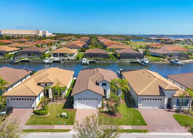 Property at 510 16th Ave E, Palmetto, FL 34221, 3 beds, 2.5 baths