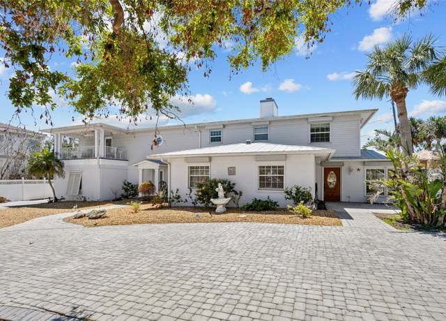 Property at 6112 Gnarled Oak Dr, Englewood, FL 34223, 4 beds, 3 baths