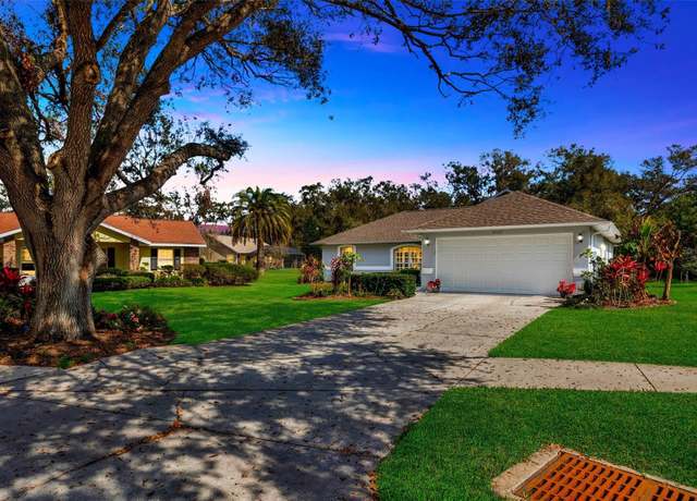 Property at 37157 Foxrun Pl, Zephyrhills, FL 33542, 2 beds, 2 baths