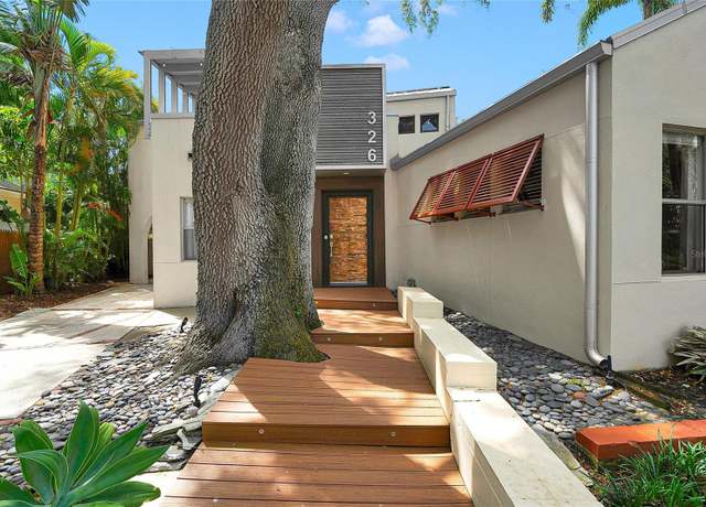 Property at 326 16th Ave NE, St Petersburg, FL 33704, 4 beds, 4 baths
