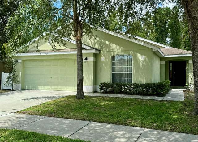 Property at 301 Sandy Ridge Dr, Davenport, FL 33896, 4 beds, 3 baths