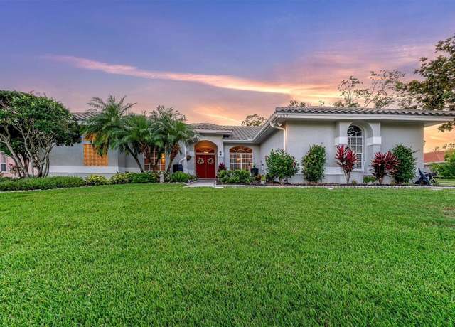 Property at 137 Woodcreek Dr E, Safety Harbor, FL 34695, 4 beds, 2 baths
