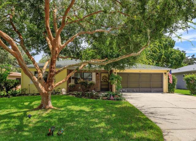 Property at 331 Douglas Dr, Eustis, FL 32726, 2 beds, 2 baths