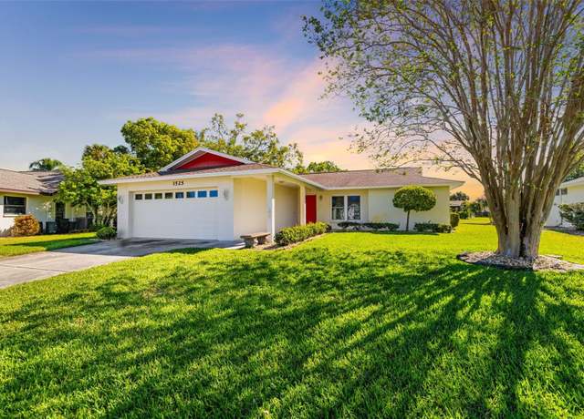 Property at 1525 Fleetwood Dr, Sarasota, FL 34232, 2 beds, 2 baths