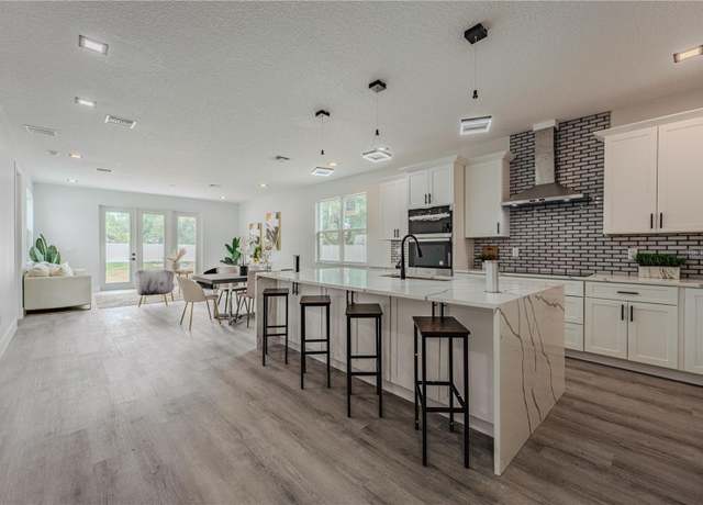 Property at 63 W 10th St, Apopka, FL 32703, 4 beds, 2.5 baths