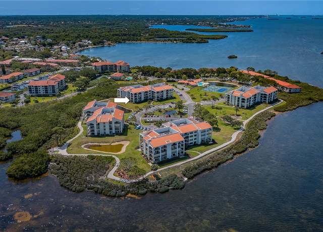 Property at 102 Mariner Dr, Tarpon Springs, FL 34689, 2 beds, 2 baths