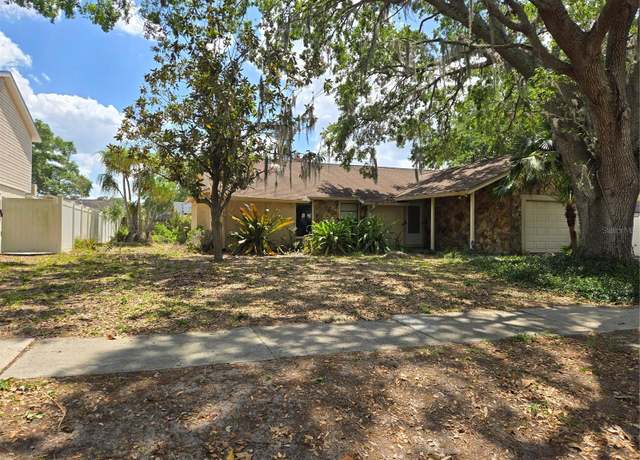 Property at 1425 Corner Oaks Dr, Brandon, FL 33510, 3 beds, 2 baths
