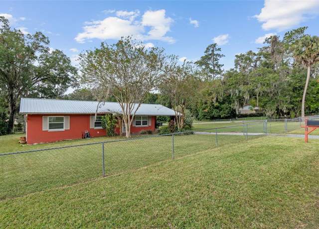 Property at 2810 SE 8th St, Ocala, FL 34471, 3 beds, 2 baths