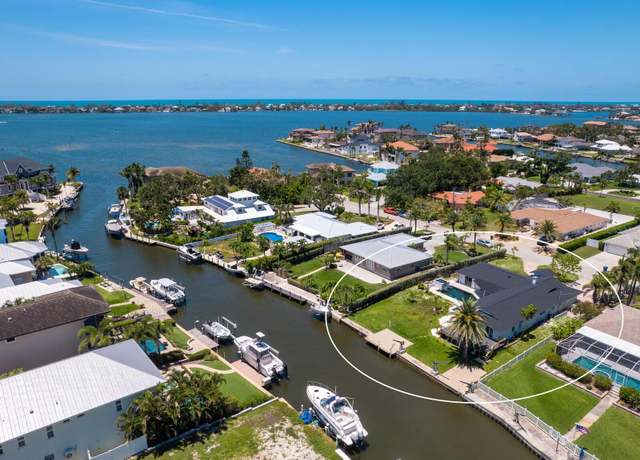 Property at 7779 Holiday Dr N, Sarasota, FL 34231, 4 beds, 3 baths