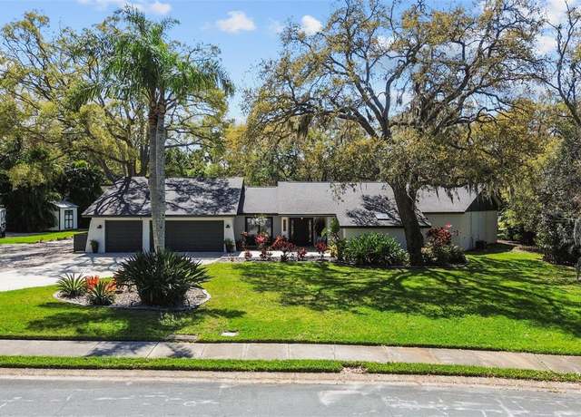 Property at 2085 Lynnwood Ct, Dunedin, FL 34698, 7 beds, 4 baths