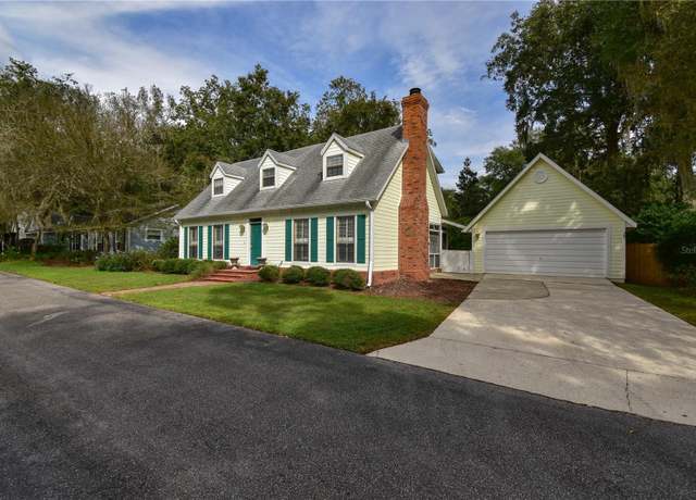 Property at 927 NW 41st Dr, Gainesville, FL 32605, 3 beds, 2.5 baths