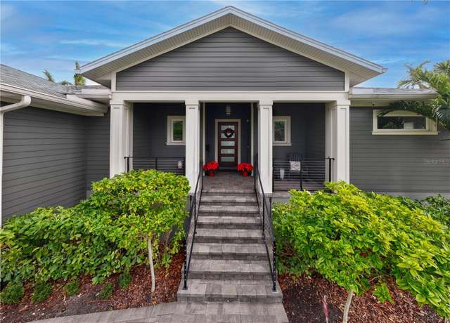 Property at 930 Monterey Pt NE, St Petersburg, FL 33704, 4 beds, 2.5 baths