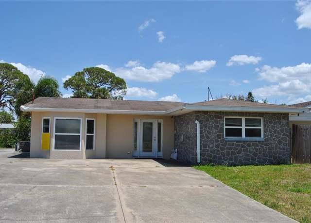 Property at 119 18th St NW, Ruskin, FL 33570, 2 beds, 1 bath