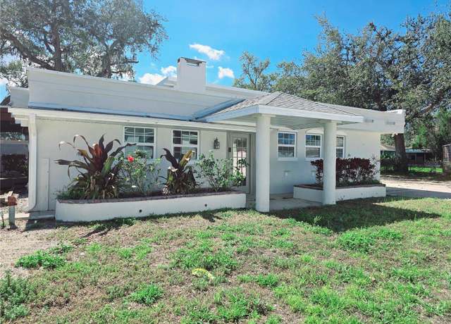Property at 611 19th Ave W, Palmetto, FL 34221, 3 beds, 2.5 baths