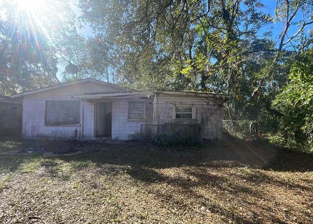 Property at 109 Hibiscus Ave, Davenport, FL 33837, 3 beds, 1 bath