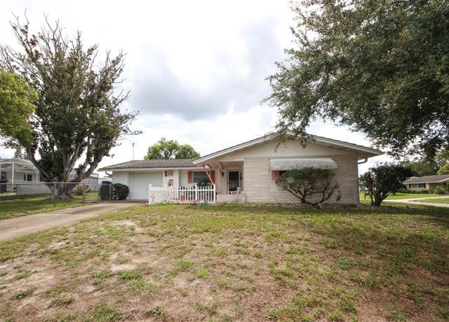Property at 10638 Oak Hill Dr, Port Richey, FL 34668, 2 beds, 2 baths