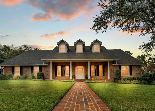 Property at 1960 High Vista Dr, Lakeland, FL 33813, 4 beds, 3 baths
