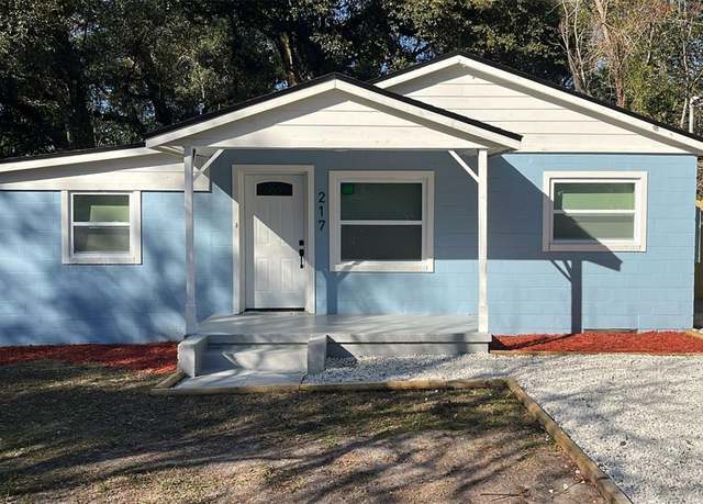 Property at 217 W Chelsea St, Deland, FL 32720, 3 beds, 1 bath