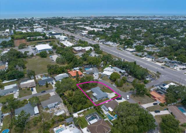 Property at 13514 Oval Dr W, Largo, FL 33774, 3 beds, 2 baths