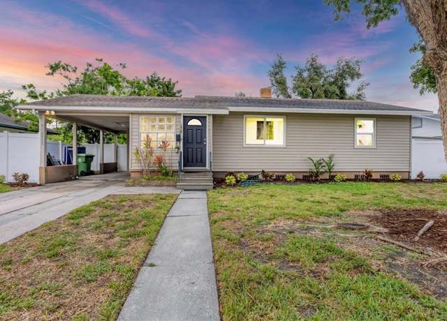 Property at 2105 19th St W, Bradenton, FL 34205, 3 beds, 2 baths