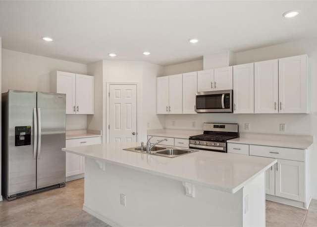Property at 4728 Jasmine Cir, Leesburg, FL 34748, 4 beds, 3 baths