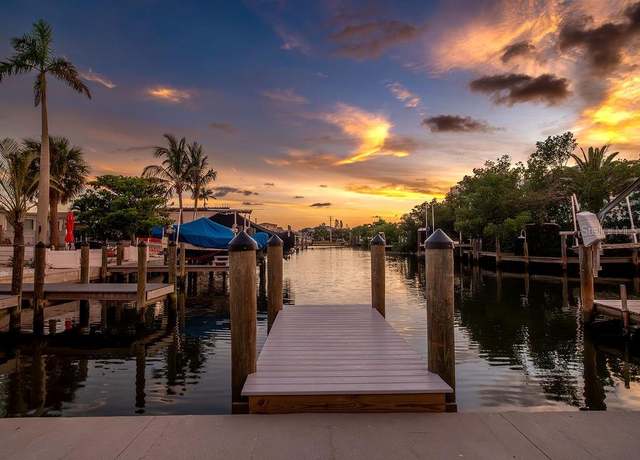 Property at 18 Seaside Ct, Holmes Beach, FL 34217, 2 beds, 2.5 baths