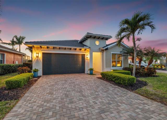 Property at 1110 Overlook Ct, Bradenton, FL 34208, 4 beds, 4.5 baths