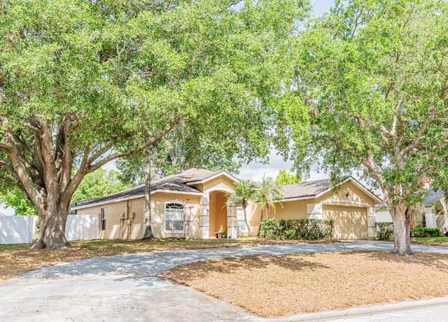 Property at 225 Loma Del Sol Dr, Davenport, FL 33896, 4 beds, 2 baths